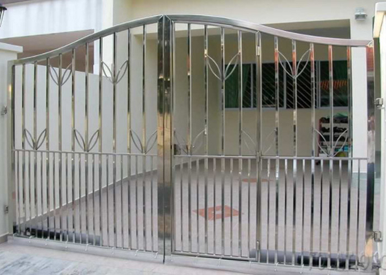 中国 滑らかな表面のステンレス鋼の保証ドア、ネームプレートのロゴの現代鋼鉄前部ドア サプライヤー